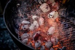 BlackSellig Beach Kokosbriketts 10 Kg -GrillWerk Verkäufe 17148 Black Sellig Beach Briketts Glut