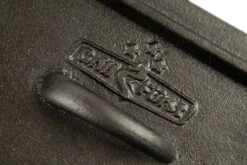 Grillfürst Dutch Oven Set BBQ Kastenform BK4 Aus Gusseisen - X-DEAL Inkl. Tragetasche / Aufbewahrungstasche, Gusseisen Pflege Und Deckelheber -GrillWerk Verkäufe 18 116 BBQ Kastenform Logo