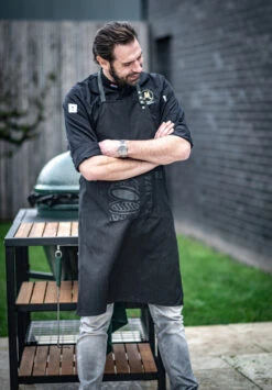 Big Green Egg Canvas Grillschürze -GrillWerk Verkäufe Big Green Egg Canvas Schuerze Lifestyle