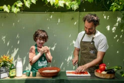 Big Green Egg Vintage Grillschürze -GrillWerk Verkäufe Big Green Egg Vintage Schuerze Lifestyle