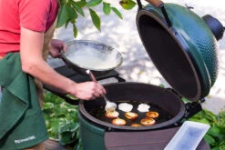 Big Green Egg Grillplatte Aus Gusseisen 2XL / XLarge / Large -GrillWerk Verkäufe Big Green Egg Zubereitung Apfel 117656