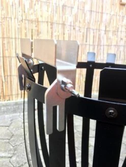 Flammlachsbrett Buche 140mm Schraub-Variante Mit 11mm Nut -GrillWerk Verkäufe Flammlachsbrett Halterung 2