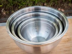 Grillfürst BBQ 3er Edelstahlschüssel Set Mit Glasdeckel -GrillWerk Verkäufe Grillfuerst BBQ Edelstahlschuessel Set ineinander stapelbar