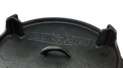 Grillfürst Dutch Oven Set BBQ Edition DO20 - X-DEAL Inkl. Tragetasche / Aufbewahrungstasche, Gusseisen Pflege, Ringreiniger, Deckelheber Und Bambus-Kochlöffel -GrillWerk Verkäufe Grillfuerst Dutch Oven Logo