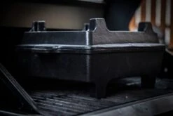 Grillfürst Dutch Oven Set BBQ Kastenform BK6 Aus Gusseisen - X-DEAL Inkl. Tragetasche / Aufbewahrungstasche, Gusseisen Pflege Und Deckelheber -GrillWerk Verkäufe Grillfuerst Gusseisen Dutch Oven Eckig Fuesse Rost