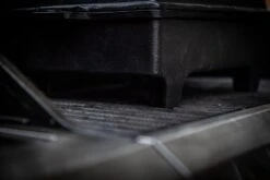 Grillfürst Dutch Oven Set BBQ Kastenform BK6 Aus Gusseisen - X-DEAL Inkl. Tragetasche / Aufbewahrungstasche, Gusseisen Pflege Und Deckelheber -GrillWerk Verkäufe Grillfuerst Gusseisen Dutch Oven Grillrost Stand