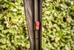 Grillfürst Pop-Up Pavillon / Grillpavillon / Gartenpavillon / Grillzelt 3x3m V3 - Mit Rauchabzug -GrillWerk Verkäufe Grillfuerst Pavillon Arretierung