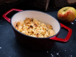 Grillfürst Dutch Oven Sternentöpfchen / Gusseisen Bräter - Emailliert - S - Rot -GrillWerk Verkäufe Grillfuerst Sternentoepfchen S rot Apfelkuchen