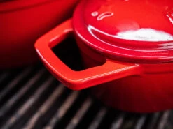 Grillfürst Dutch Oven Sternentöpfchen / Gusseisen Bräter - Emailliert - S - Rot -GrillWerk Verkäufe Grillfuerst Sternentoepfchen S rot Griff