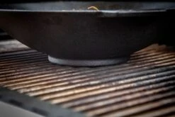 Grillfürst Gusseisen Wok XL Mit 2 Griffen Ø 38 Cm -GrillWerk Verkäufe Grillfuerst Wok flacher Boden 1
