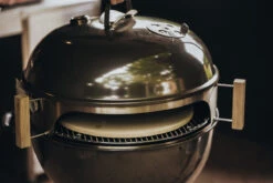 Moesta Smokin' PizzaRing - Pizza-Set (67cm) -GrillWerk Verkäufe Moesta Pizzaring Pizzaset Anwendung02