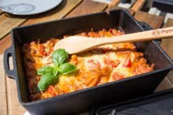 Petromax Dutch Oven Kastenform K8 Aus Gusseisen -GrillWerk Verkäufe Petromax Kastenform k8 Tisch