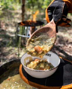 Petromax Griffschale Olivenholz / 25 Cm 9 Petromax Griffschale Olivenholz / 25 Cm -GrillWerk Verkäufe Petromax Olivenholz Griffschale 25cm Lifestyle02