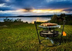 Petromax Pro-ft Set / 3-tlg. (Deckelheber, Kohleschale, Grillrost) -GrillWerk Verkäufe Petromax Pro FT Set Deckelhalter Grillrost Kohlenschale Anwendung