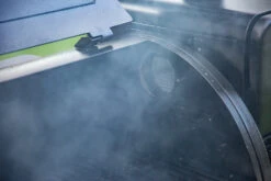 Pit Boss Smoker Box Für Pelletgrills 550/850/1150/1600 -GrillWerk Verkäufe Pit Boss Side Smoker Box Pelletgrill Oeffnung