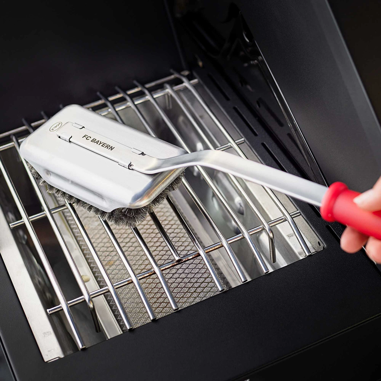 Rösle Grillbürste SlideX - FC Bayern Edition 4 Rösle Grillbürste SlideX - FC Bayern Edition – Bild 2