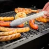 Rösle FC Bayern Grillzange - Edelstahl 40 Cm -GrillWerk Verkäufe Roesle Grillzange FC Bayern Anwendung