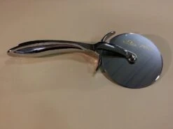 Napoleon PRO Pizzastein 38 Cm Mit Schneideroller -GrillWerk Verkäufe napoleon pro pizzaschneider