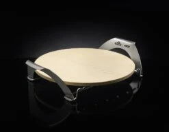 Napoleon PRO Pizzastein Mit Halterung Und Spießen - Auslaufartikel -GrillWerk Verkäufe napoleon pro pizzastein halterung spiesse 70 1