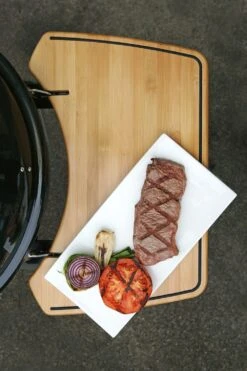 Outdoorchef Bambus Seitentisch Für 480er Kugelgrills -GrillWerk Verkäufe outdoorchef seitentisch bambus 480 18 291 26