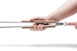 Petromax Grill- Und Kohlenzange (klein) 41 Cm 7 Petromax Grill- Und Kohlenzange (klein) 41 Cm -GrillWerk Verkäufe petromax grillzange kohlenzange verriegelung za1