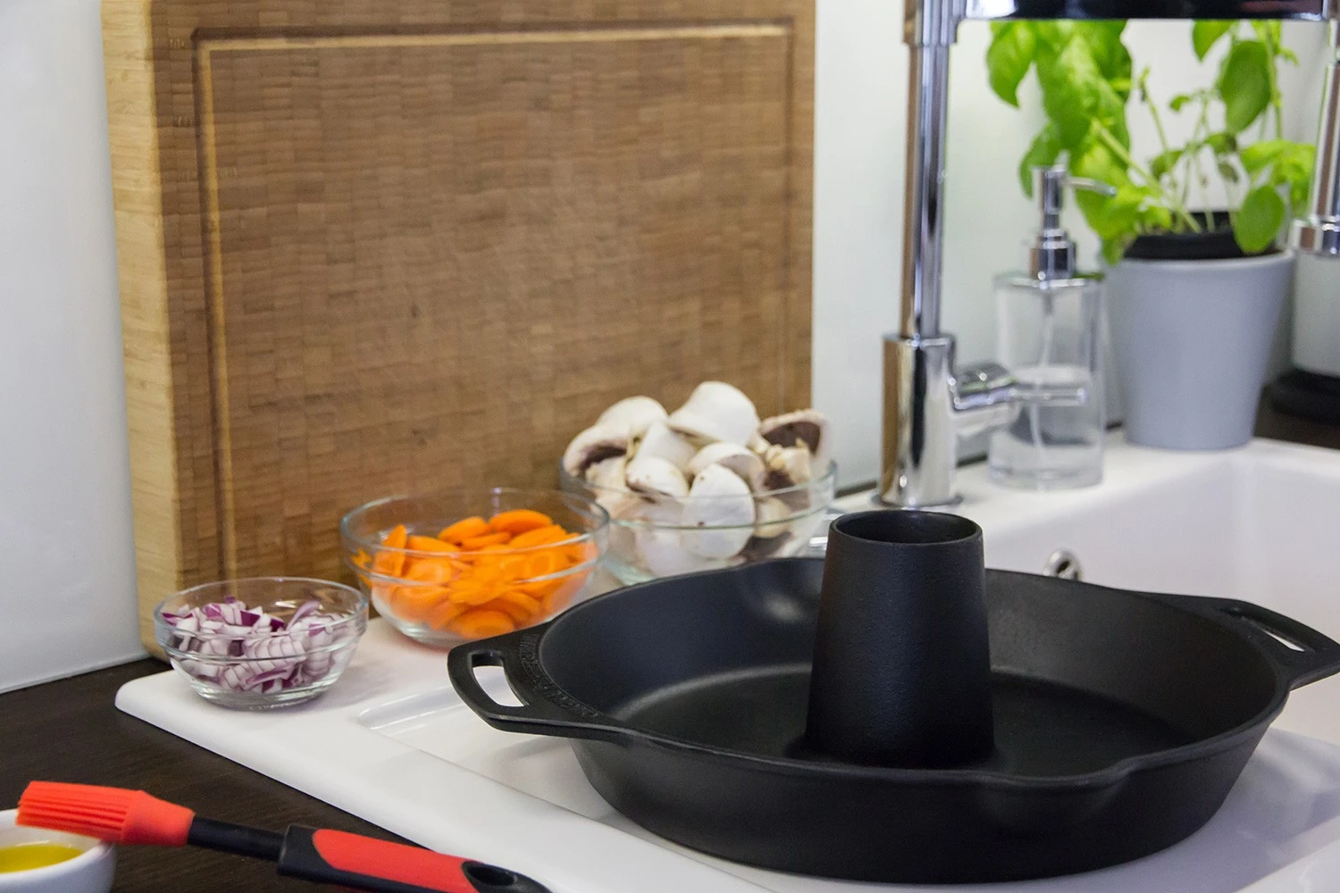 Petromax Gusseiserner Geflügelbräter Cf30 4 Petromax Gusseiserner Geflügelbräter Cf30 – Bild 2